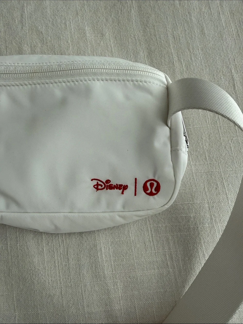 LULULEMON x DISNEY Collab White Mickey Graphic Crossbody Belt Bag